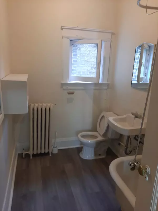 Toronto C02, ON M4T 1W5,1266 Yonge ST #3