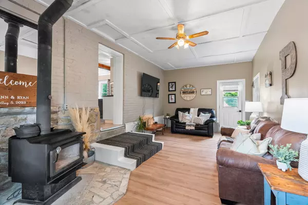 Minto, ON N0G 1M0,33 ALLAN ST