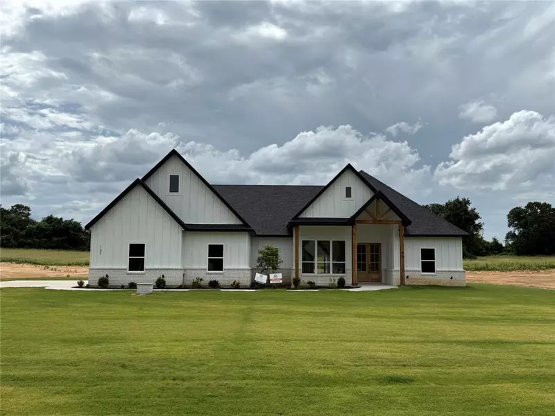 137 Prairie Winds Drive, Poolville, TX 76487