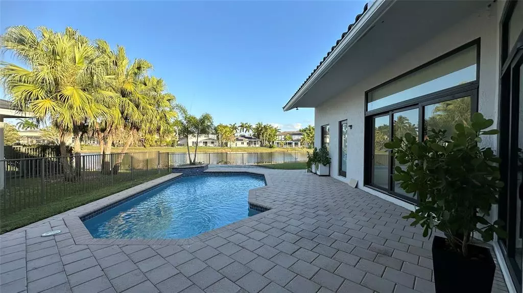 2550 Jardin Ter, Weston, FL 33327