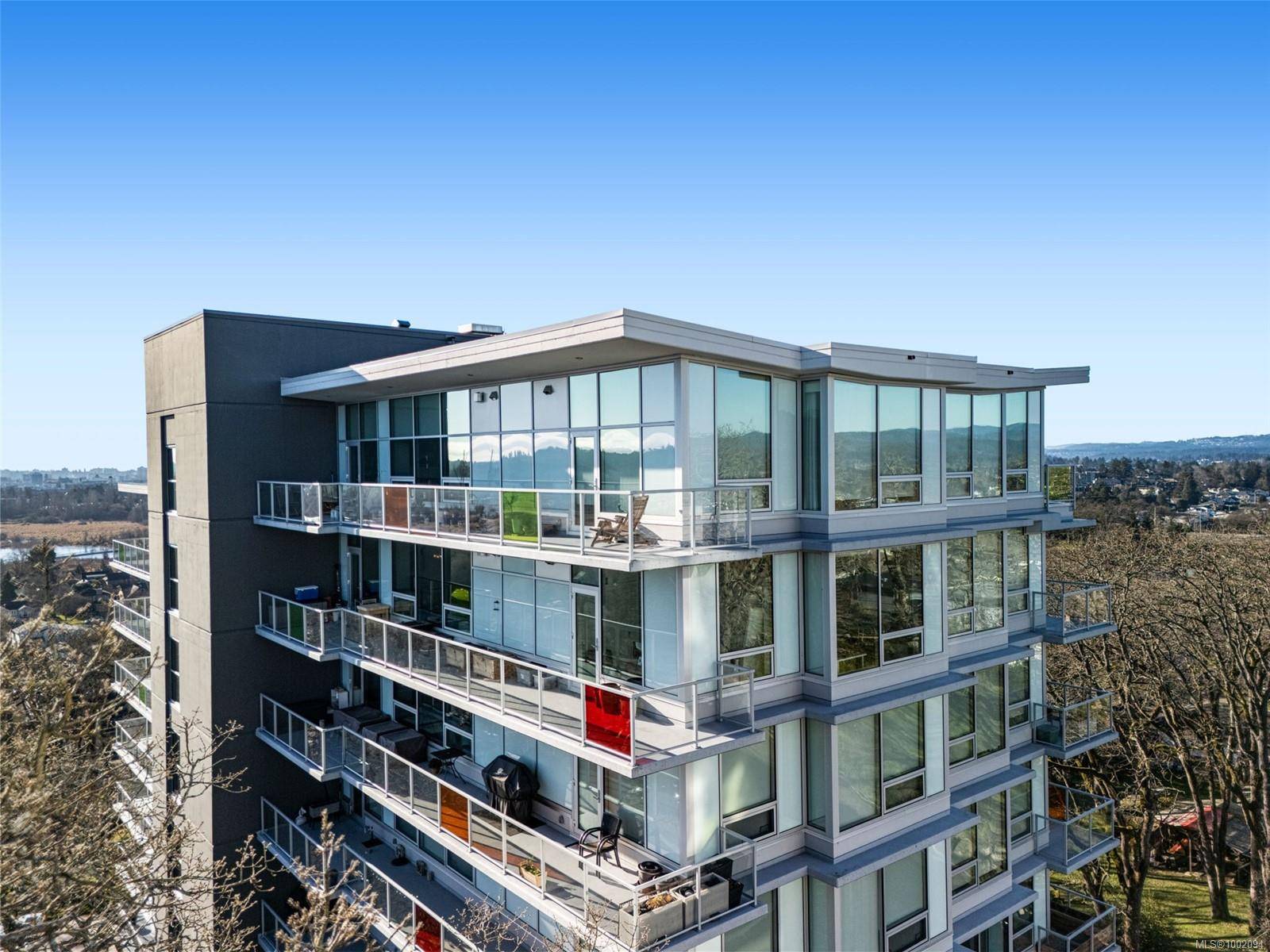 4009 Rainbow Hill Lane #805, Saanich, BC V8X 0B3