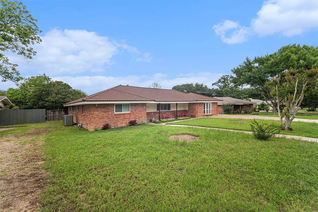 Fort Worth, TX 76133,5816 Whitman Avenue