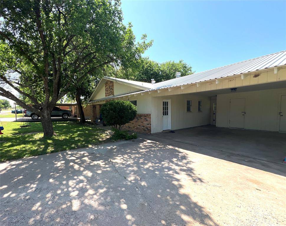 Baird, TX 79504,725 E 6th Street