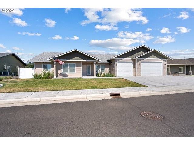 590 SW COTTONWOOD DR, Hermiston, OR 97838