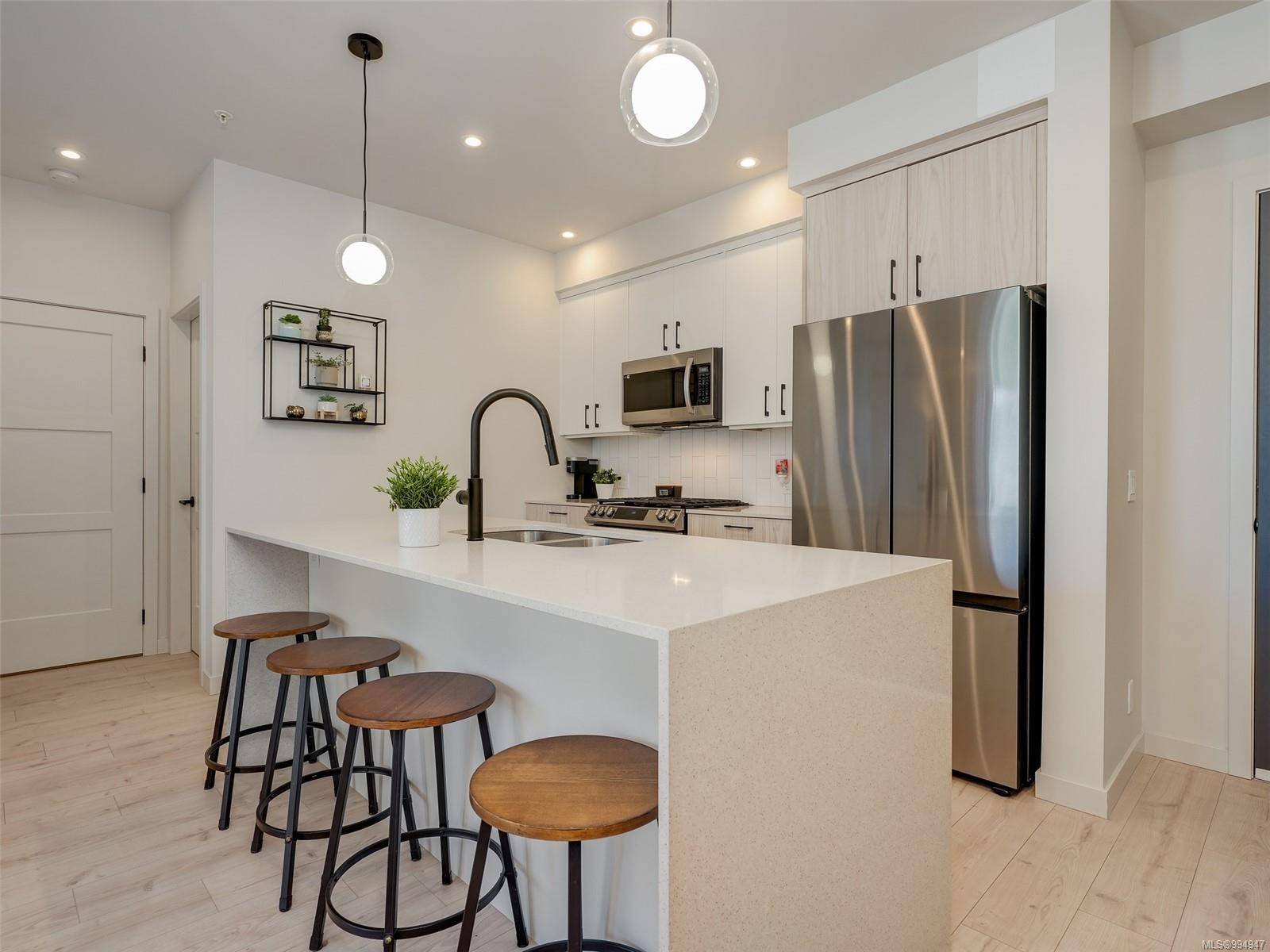 Langford, BC V9B 7A1,958 Pharoah Mews #406
