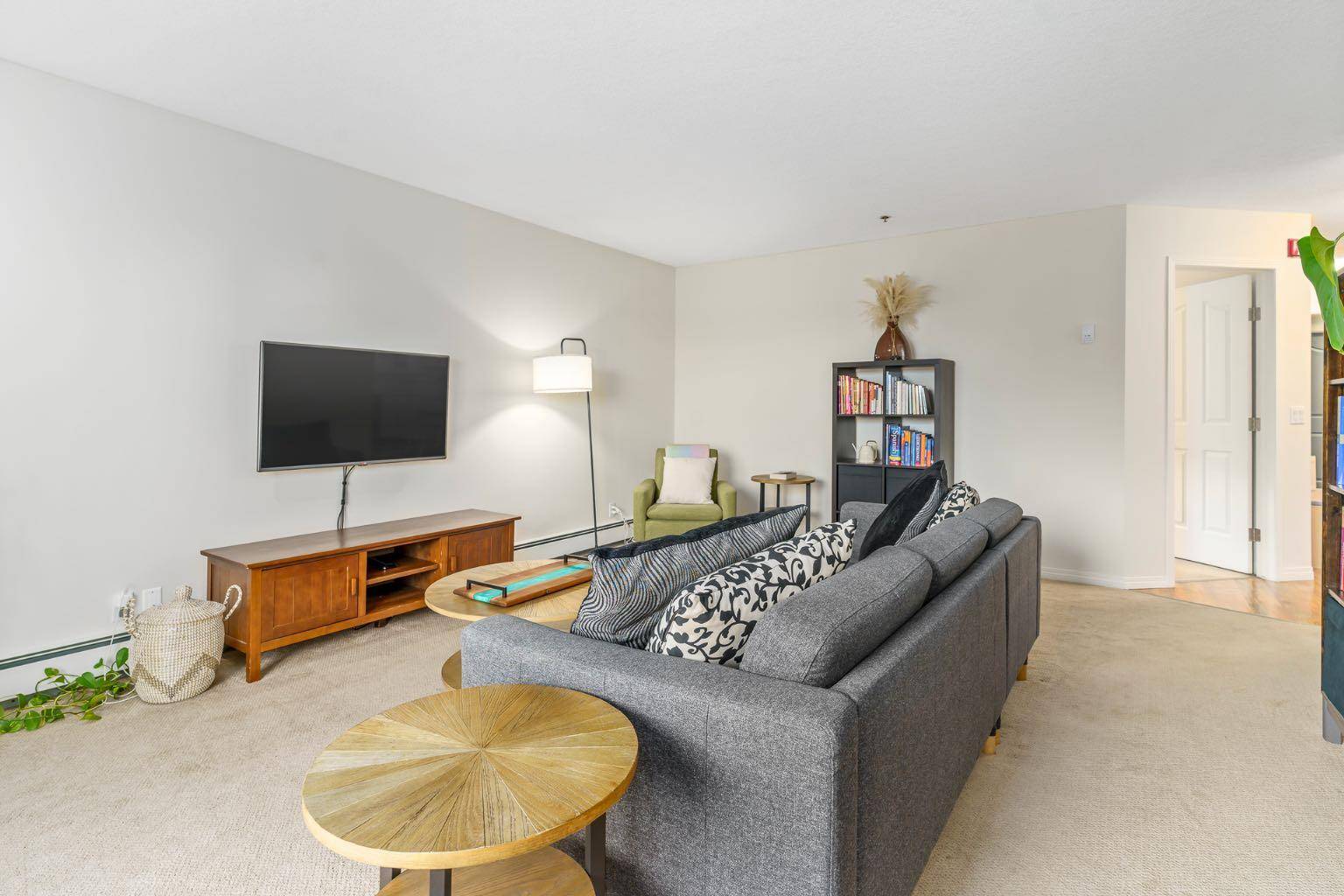 Calgary, AB T2E 5B4,649 Marsh RD Northeast #316