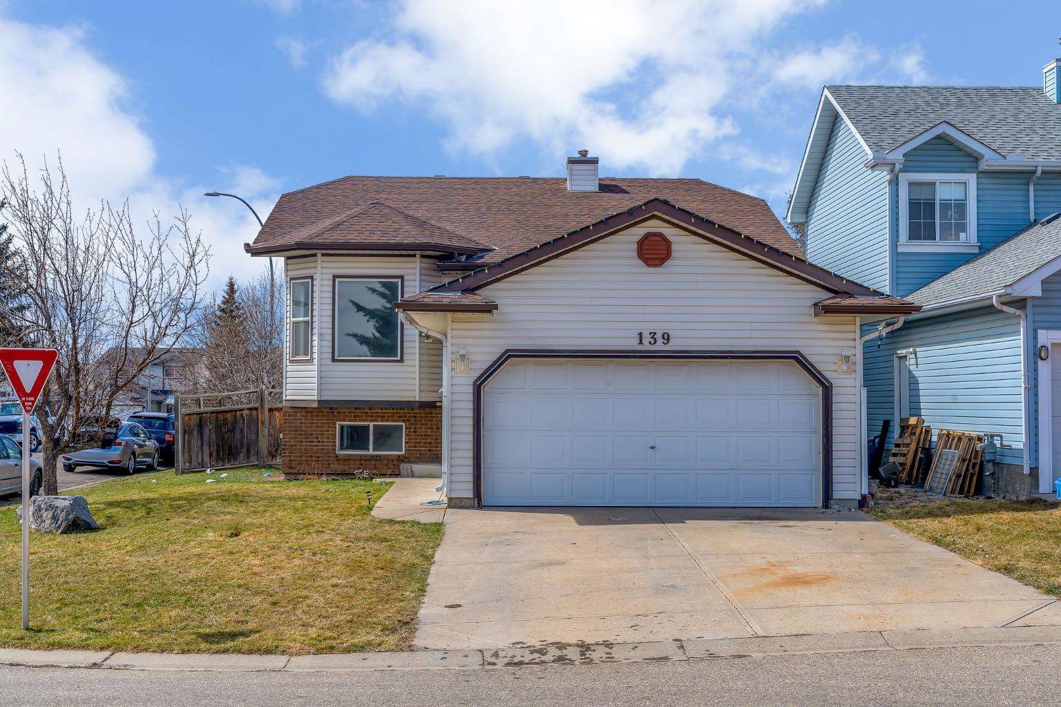Calgary, AB T3K 4J5,139 Coverdale CT NE