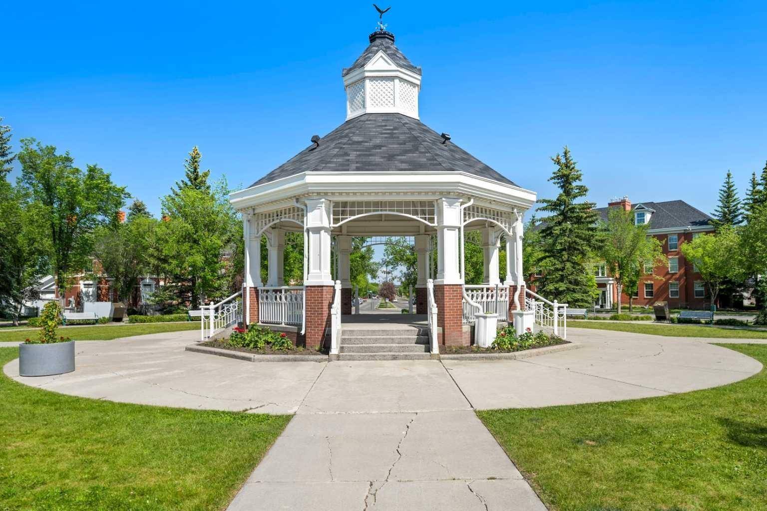 Calgary, AB T2Z 2Y8,134 Inverness SQ Southeast