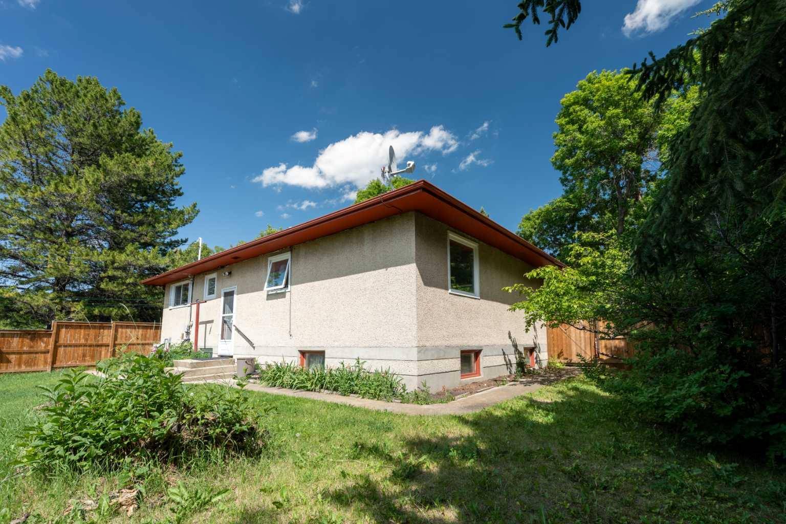 Ponoka, AB t4j1b4,3902 45 ST