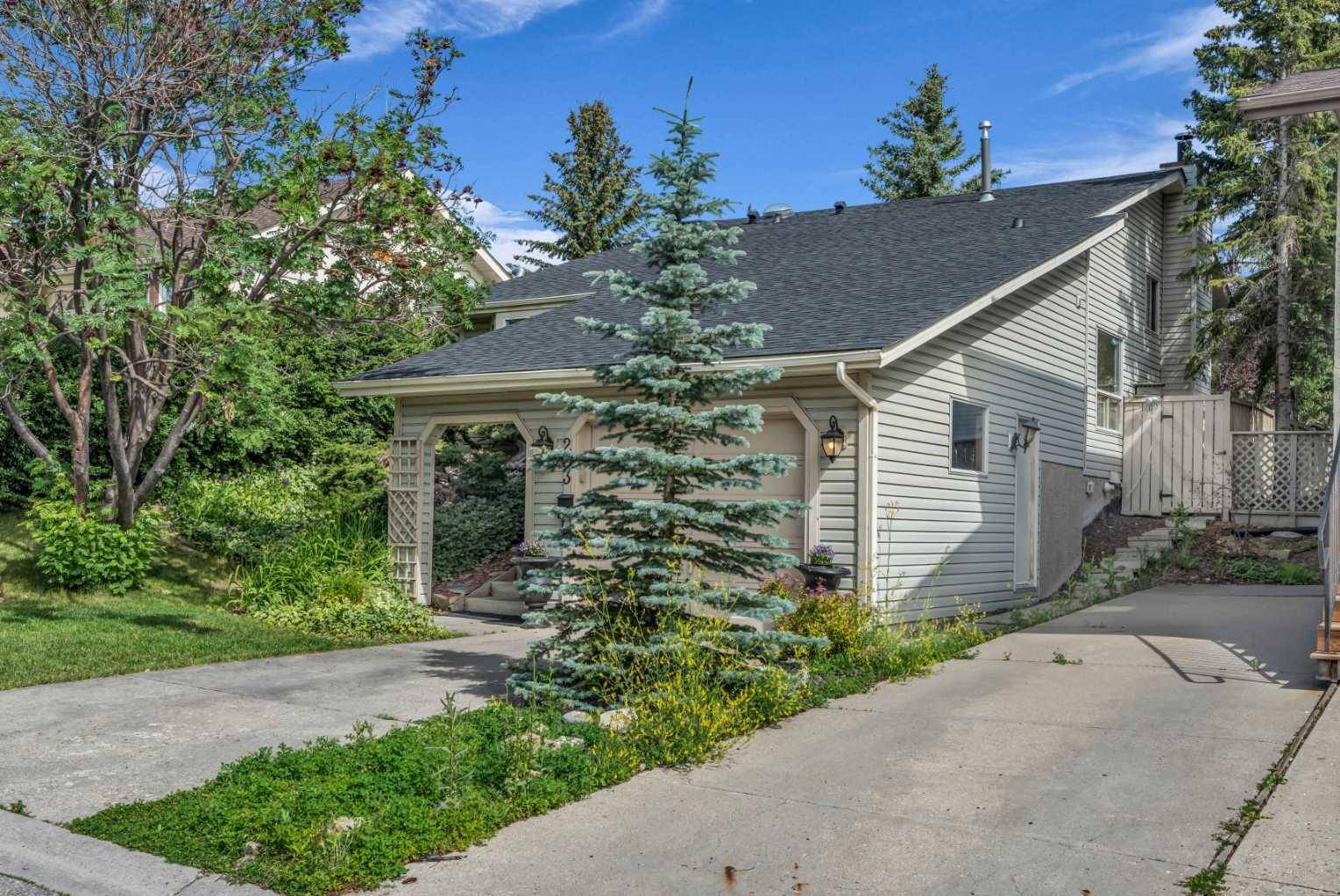 Calgary, AB T3A 2Y3,203 Edgeland RD Northwest