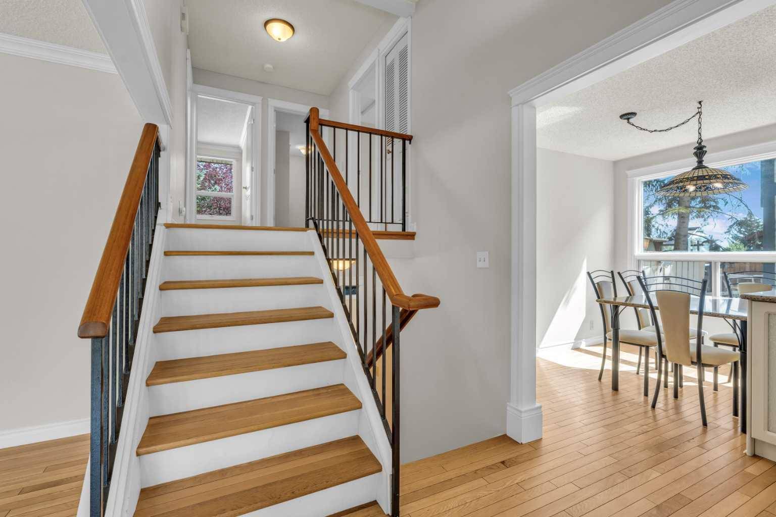 Calgary, AB T3A 2Y3,203 Edgeland RD Northwest