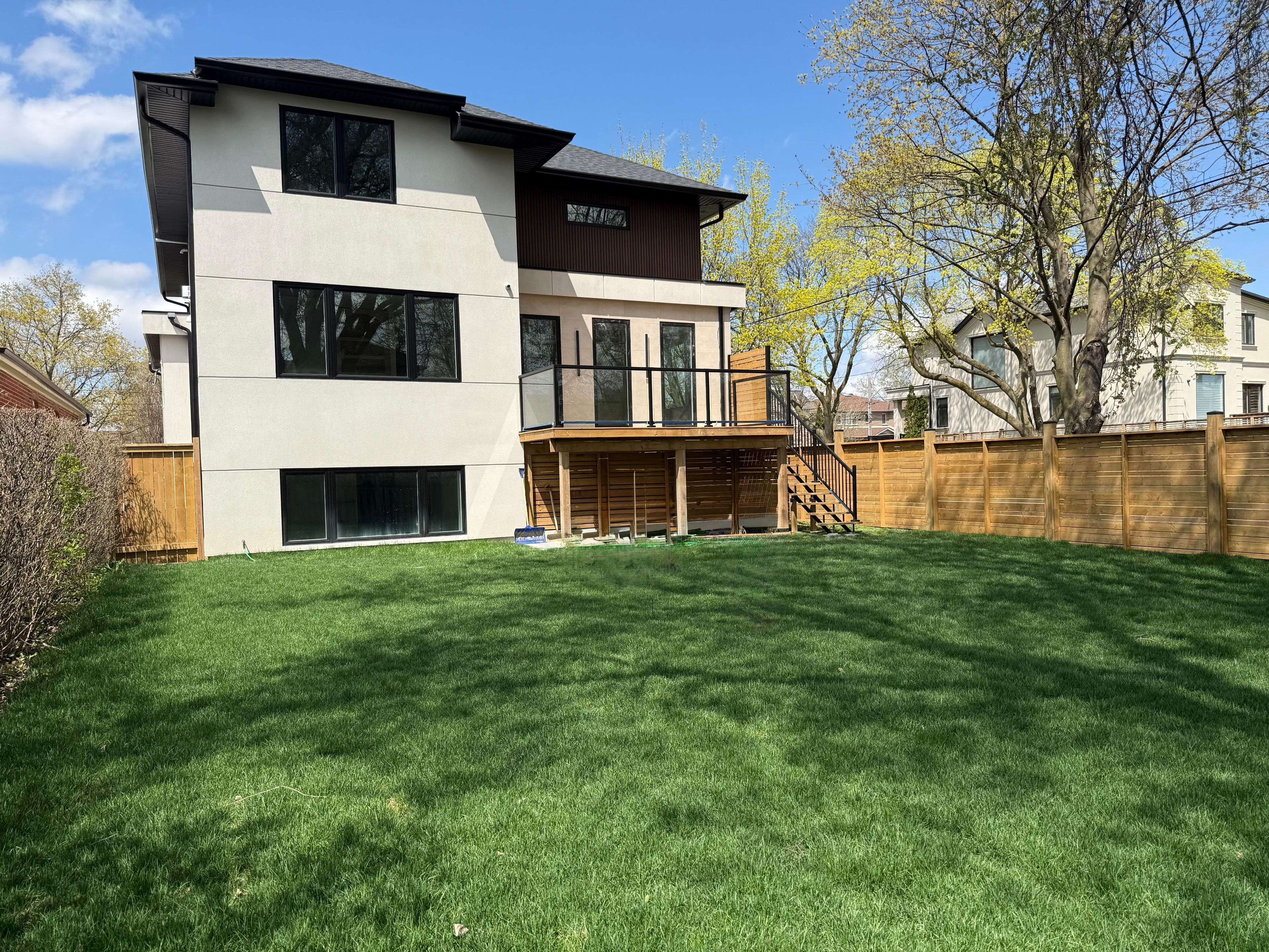 Toronto C04, ON M5M 2N4,137 Bannockburn AVE