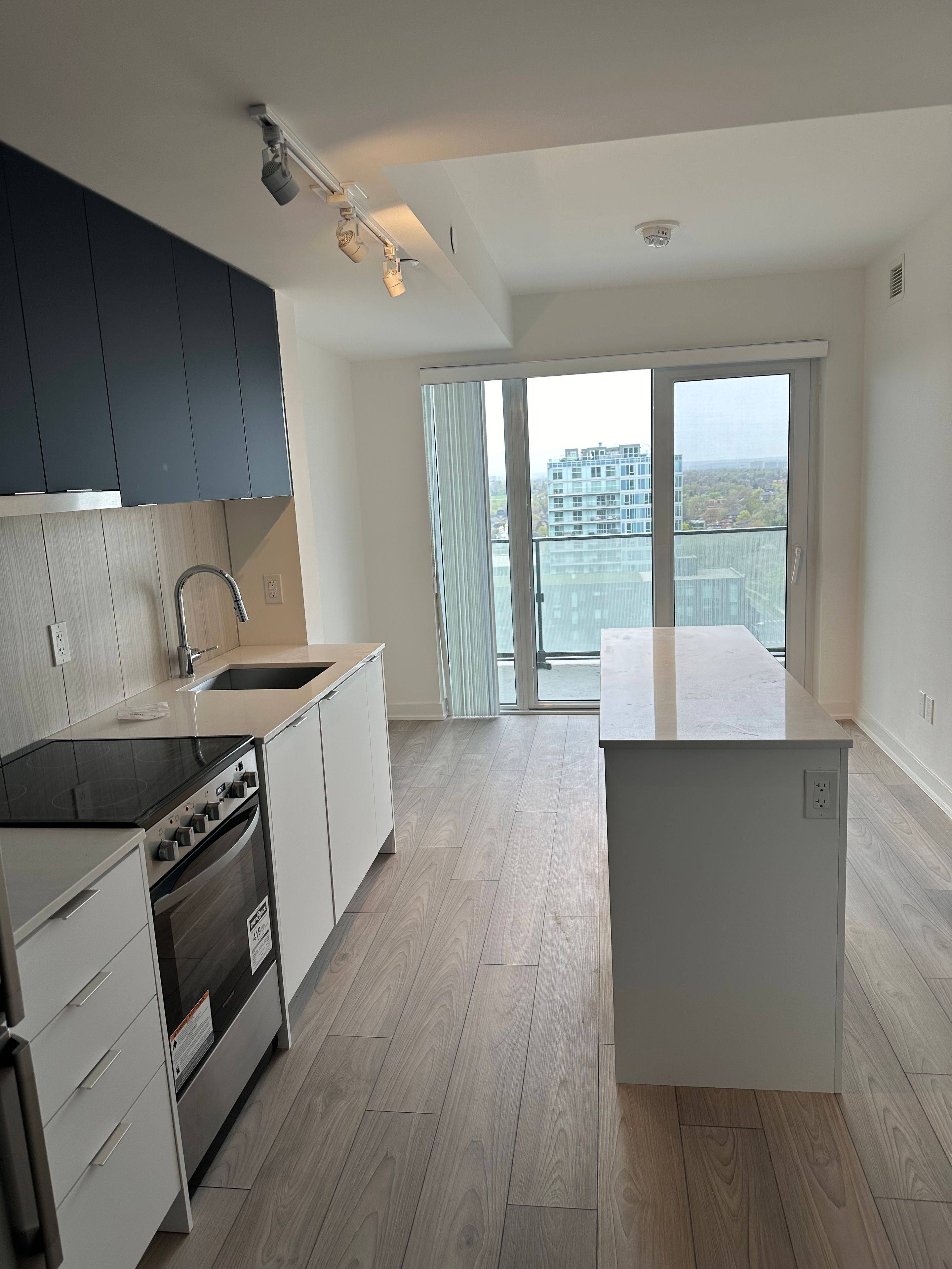 Toronto C06, ON M3H 0E7,8 Tippett RD #1402