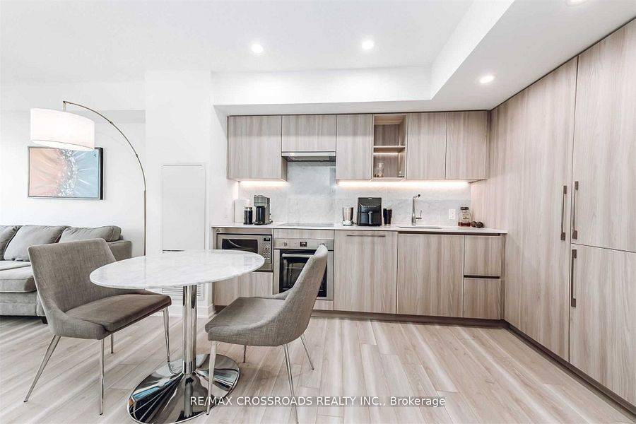 Toronto C01, ON M5V 0N1,17 Bathurst ST #1508