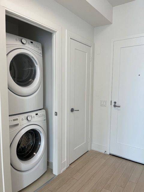 Toronto C03, ON M5P 2Y2,310 Tweedsmuir AVE #1701