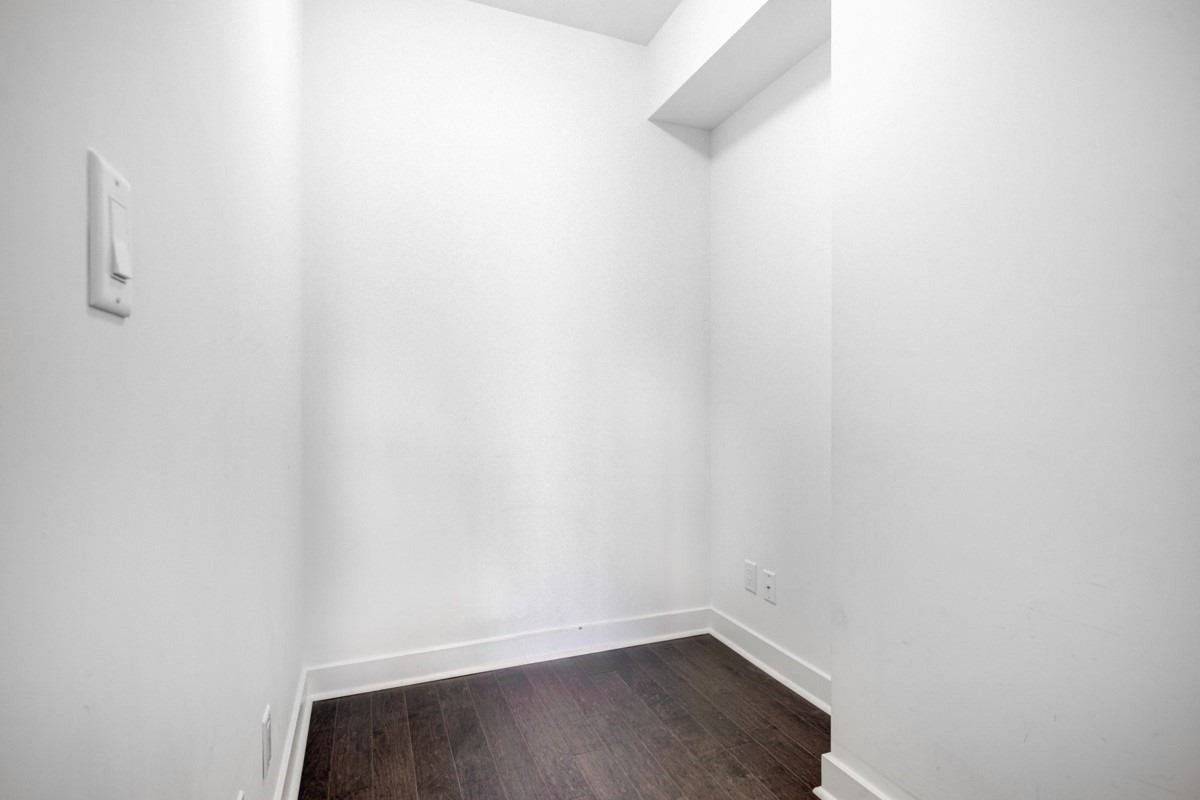 Toronto C03, ON M4R 1B9,58 Orchard View BLVD #2002