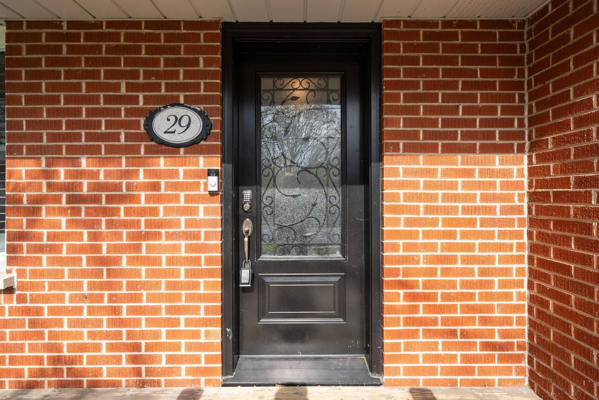 Whitby, ON L1M 1C5,29 Queen ST