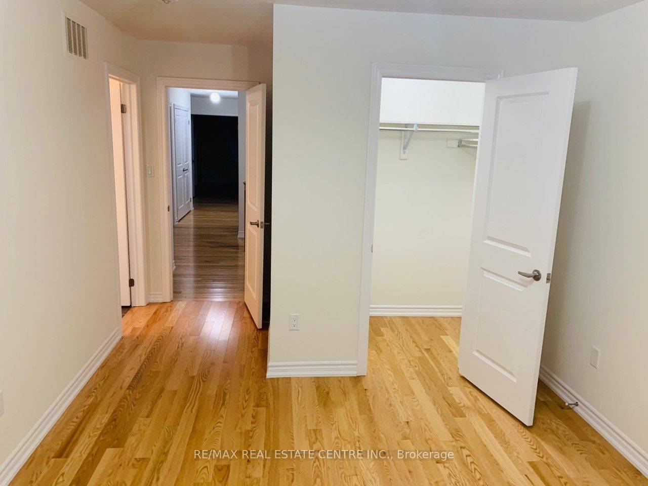 Whitby, ON L1P 0K5,21 Whitefish ST #Upper
