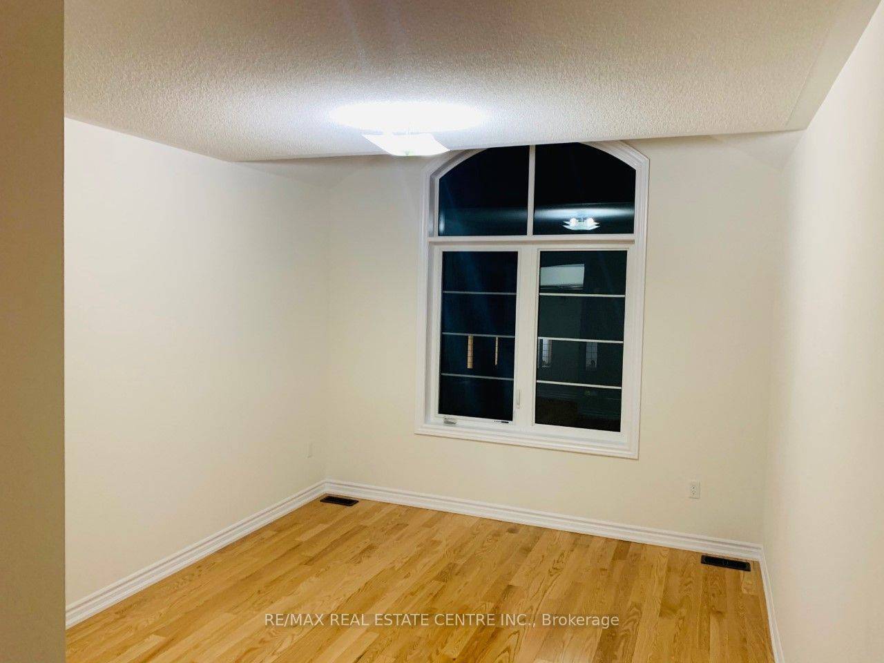 Whitby, ON L1P 0K5,21 Whitefish ST #Upper