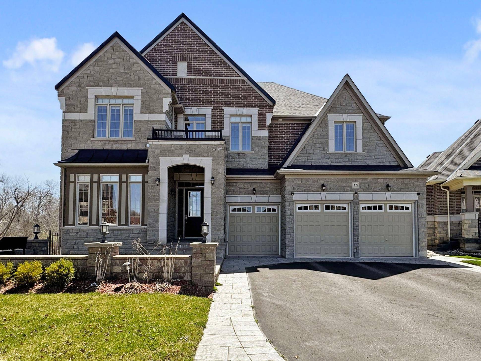 12 Donwoods CRES, Whitby, ON L1R 0N1