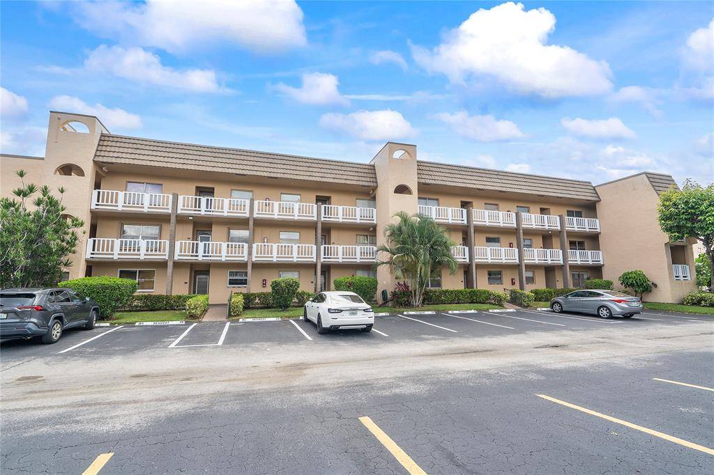 9221 Sunrise Lakes Blvd #109, Sunrise, FL 33322