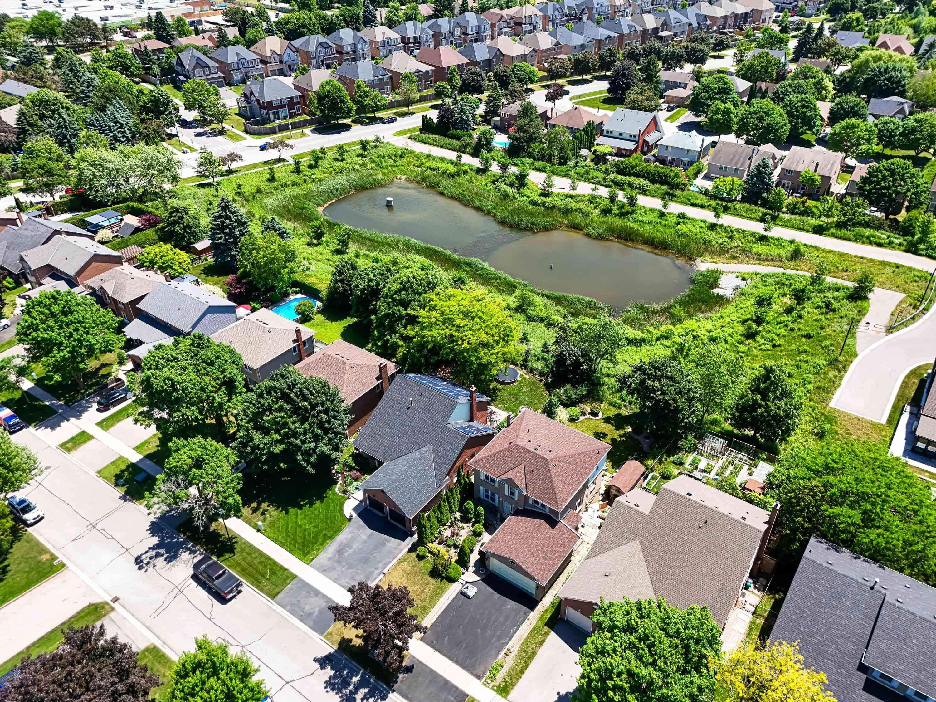 Newmarket, ON L3Y 7N9,303 John Bowser CRES