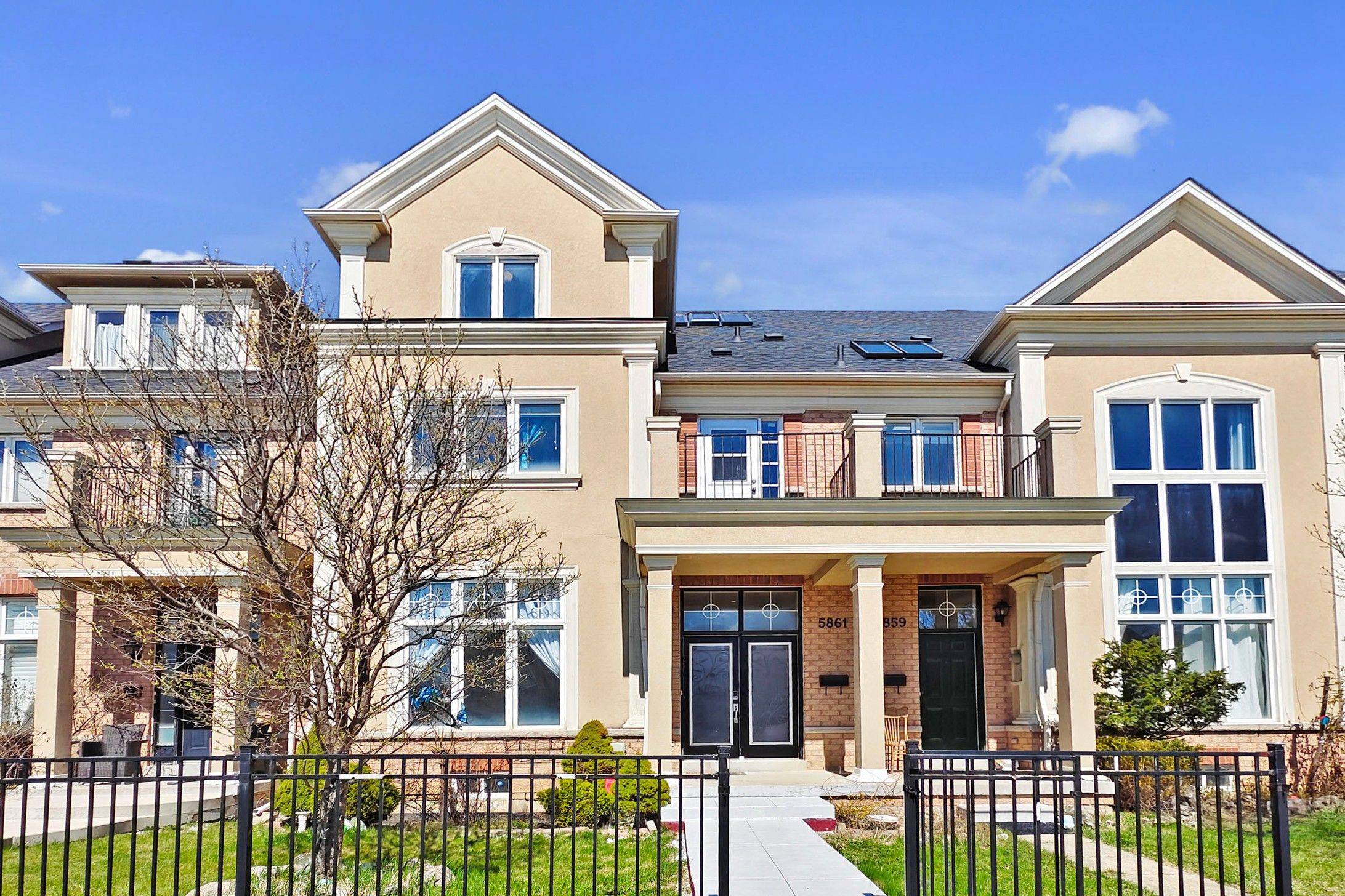 5861 Tenth Line W, Mississauga, ON L5M 6V4