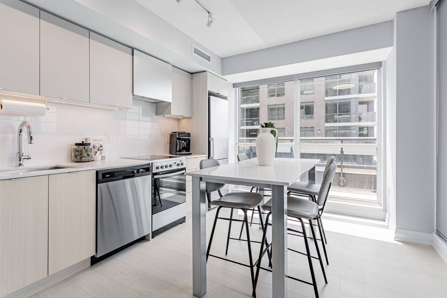 Toronto W08, ON M9B 0E3,26 Gibbs RD #448