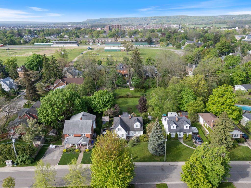 Milton, ON L9T 2H1,124 Lydia AVE