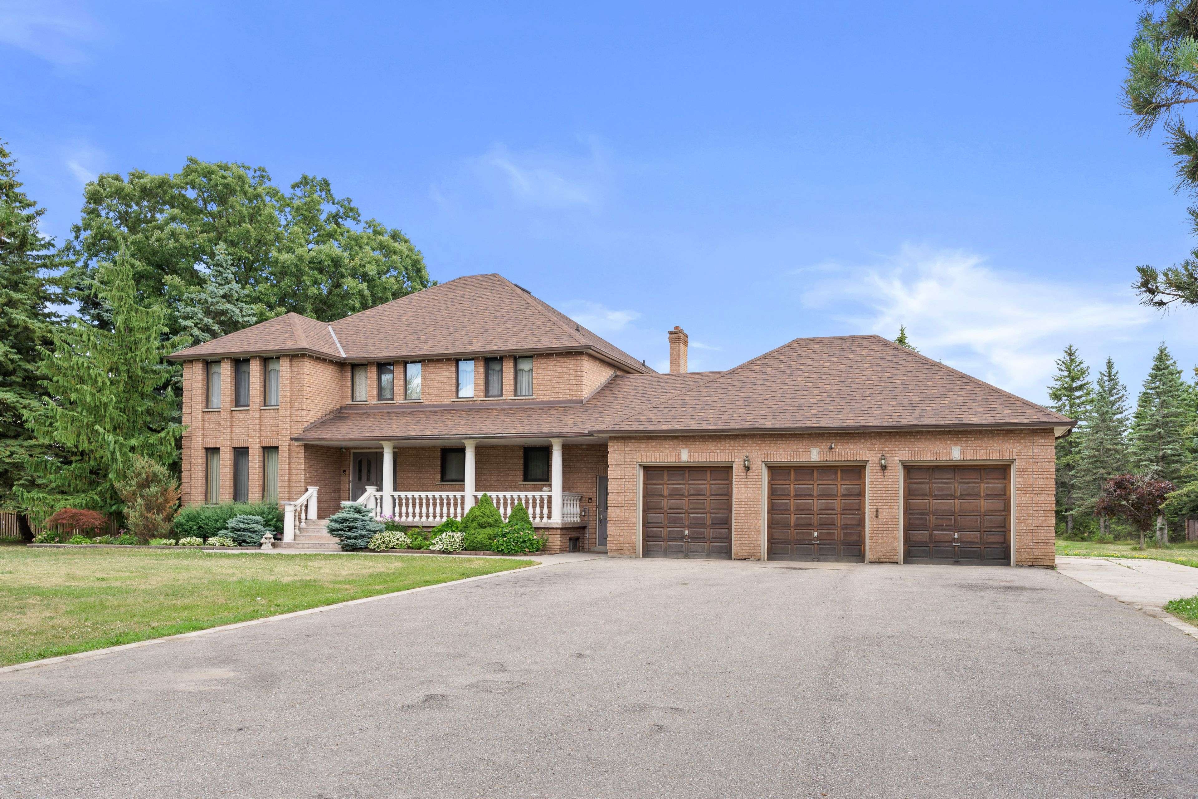 8 Ryckman LN, Brampton, ON L6P 0C7