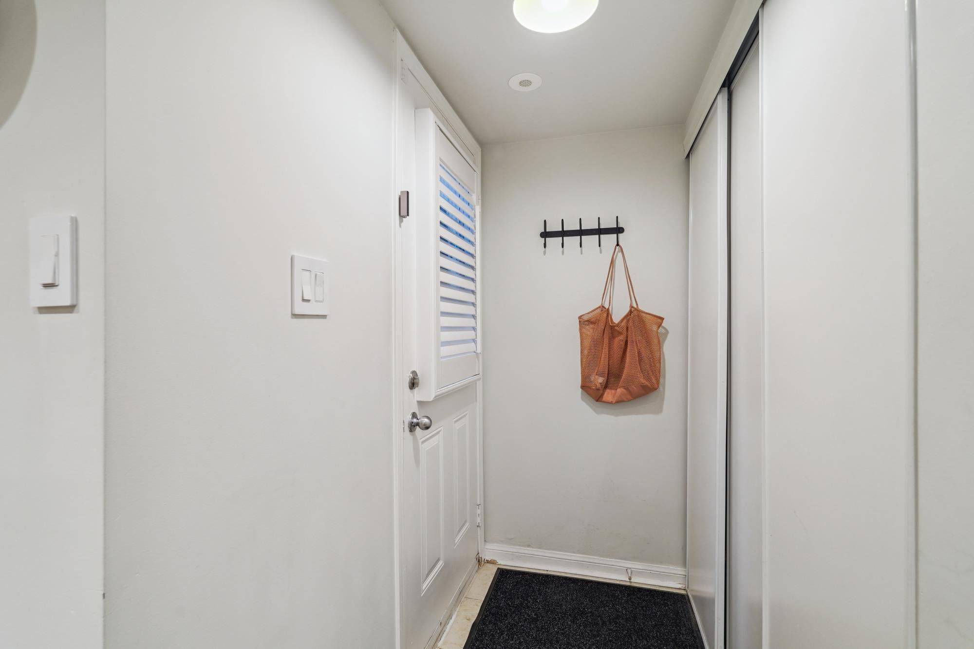 Toronto W01, ON M6K 1X2,18 Laidlaw ST #1016