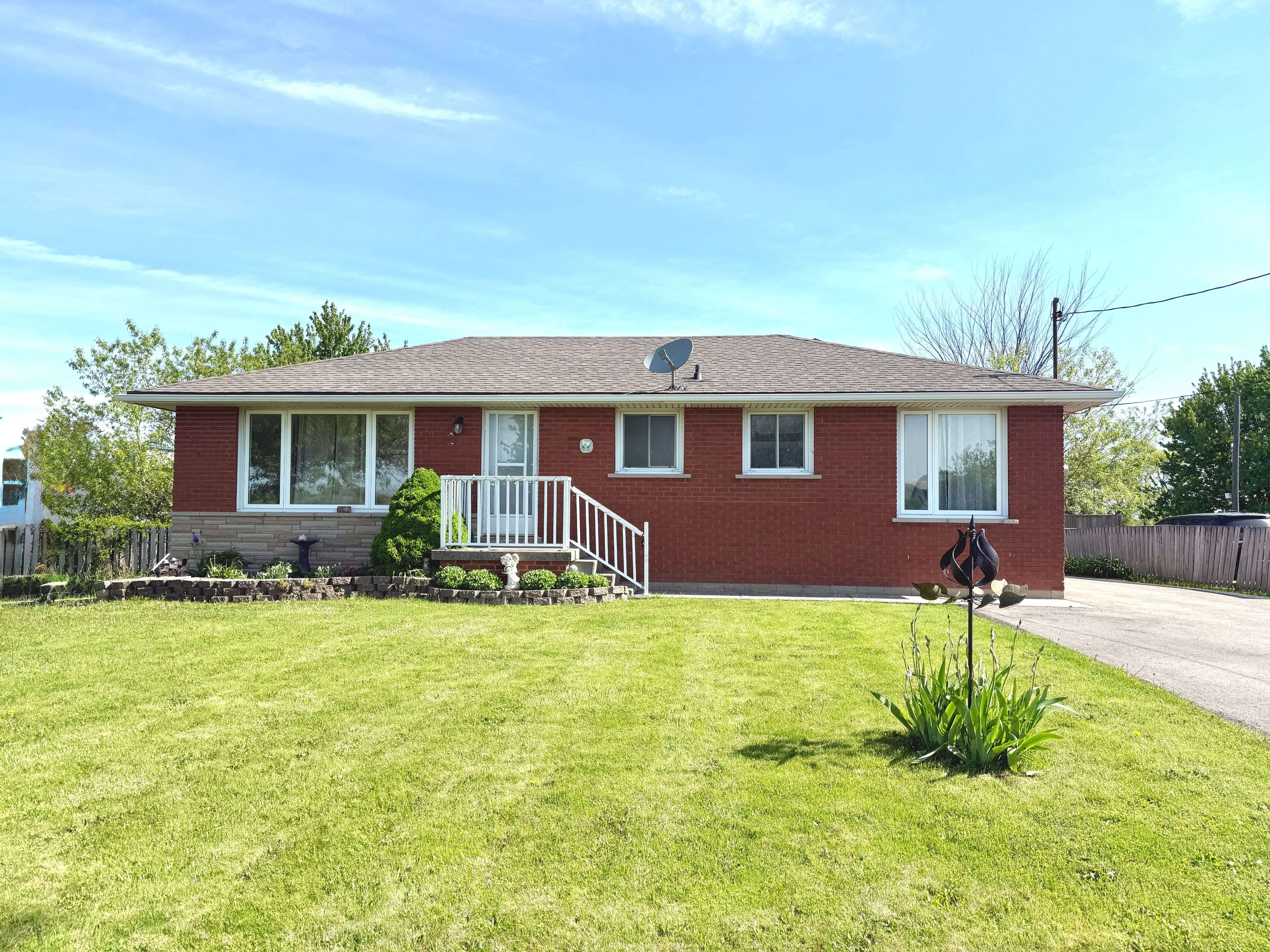 725 Mud ST E, Hamilton, ON L8J 3B8