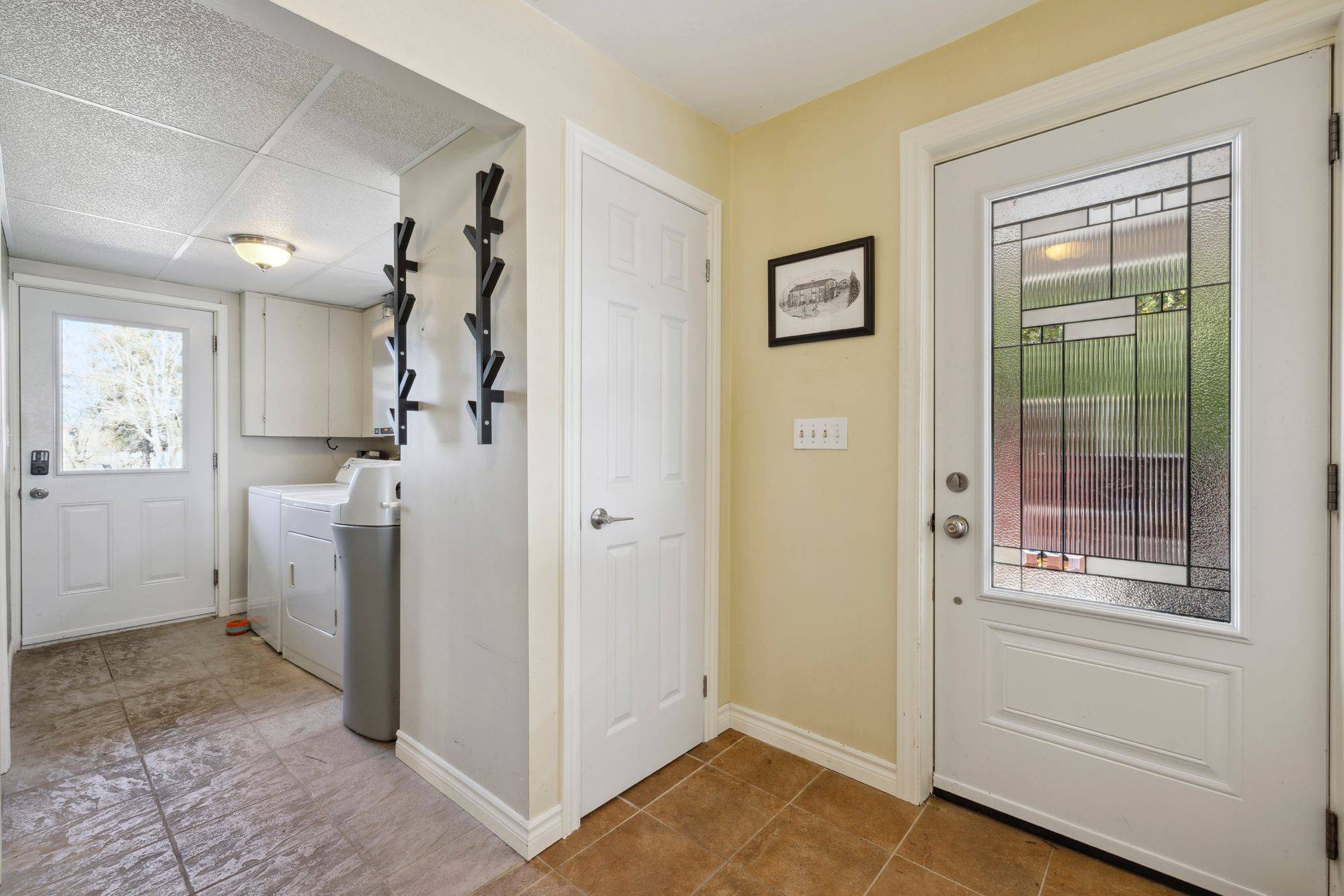 Hamilton, ON L8B 1N3,827 6th Concession RD W