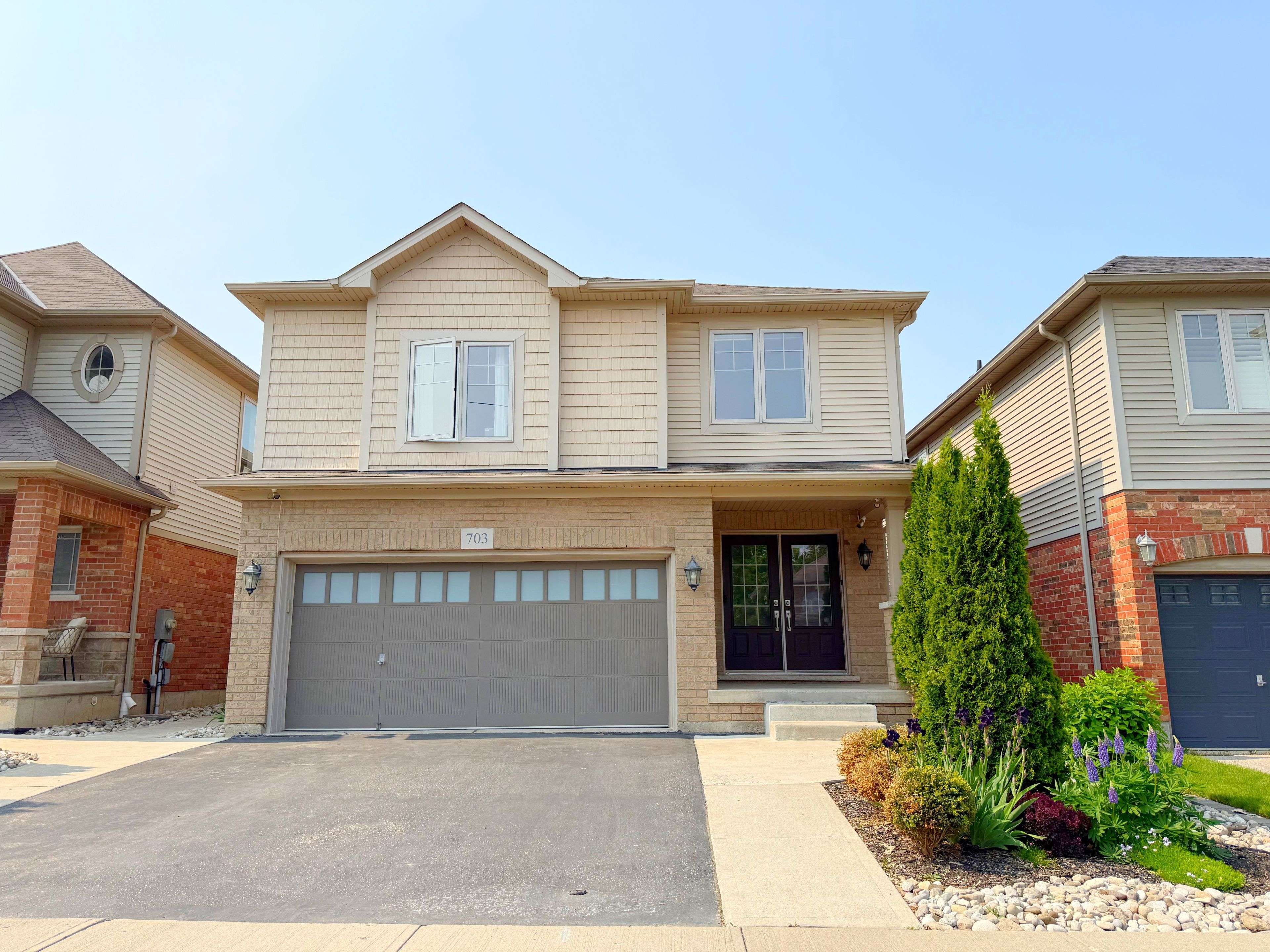 703 Robert Ferrie DR, Kitchener, ON N2R 0B2