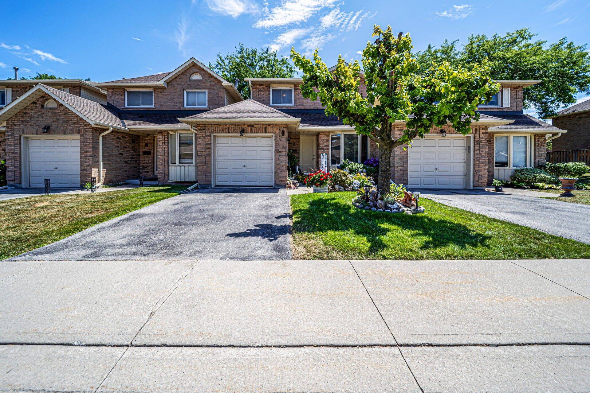 494 Barton ST #8, Hamilton, ON L8E 2L6