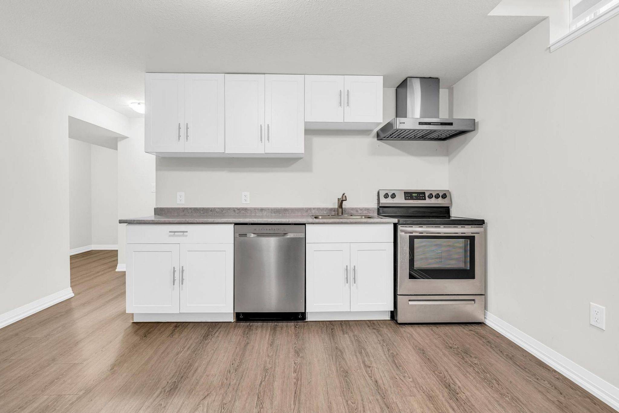 Thorold, ON L2V 0L7,142 Bur Oak DR #LOWER