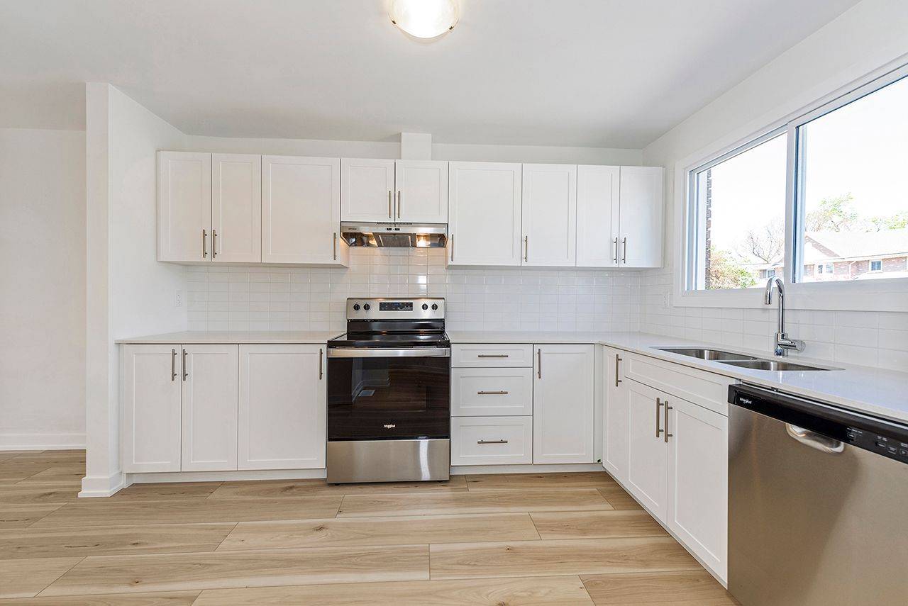 20 Anna Capri DR #15, Hamilton, ON L8W 1M6