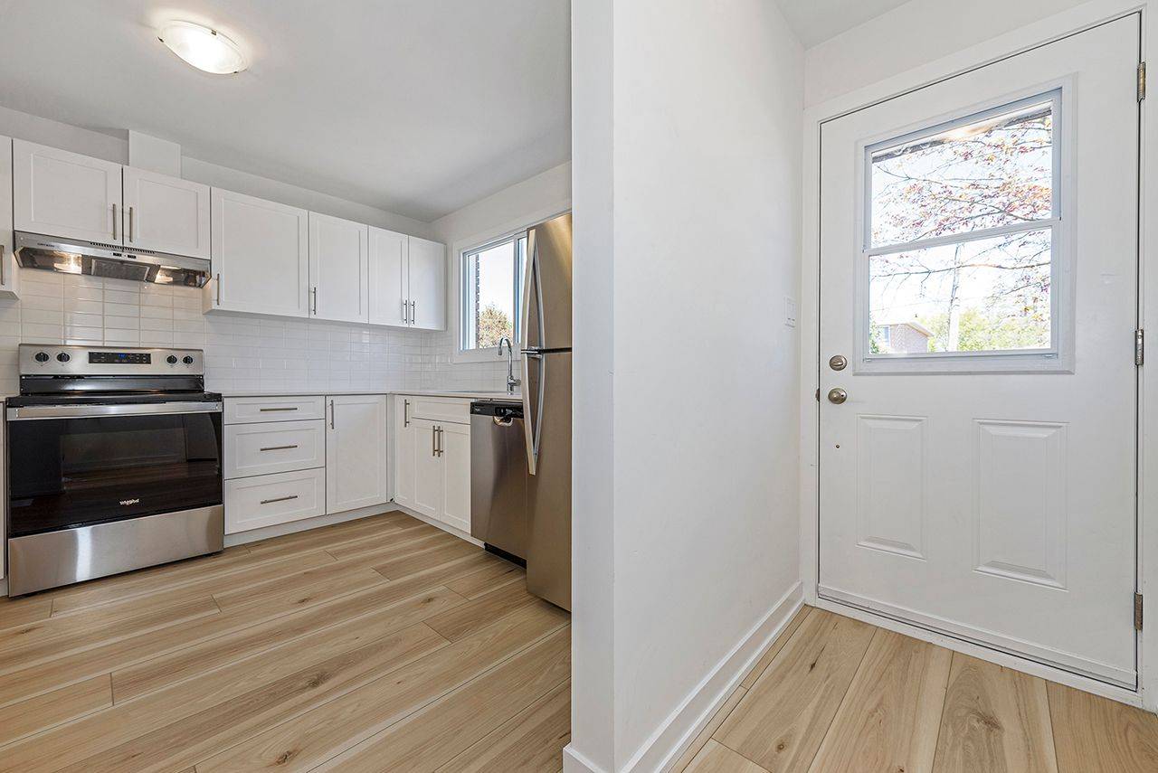 Hamilton, ON L8W 1M6,20 Anna Capri DR #15