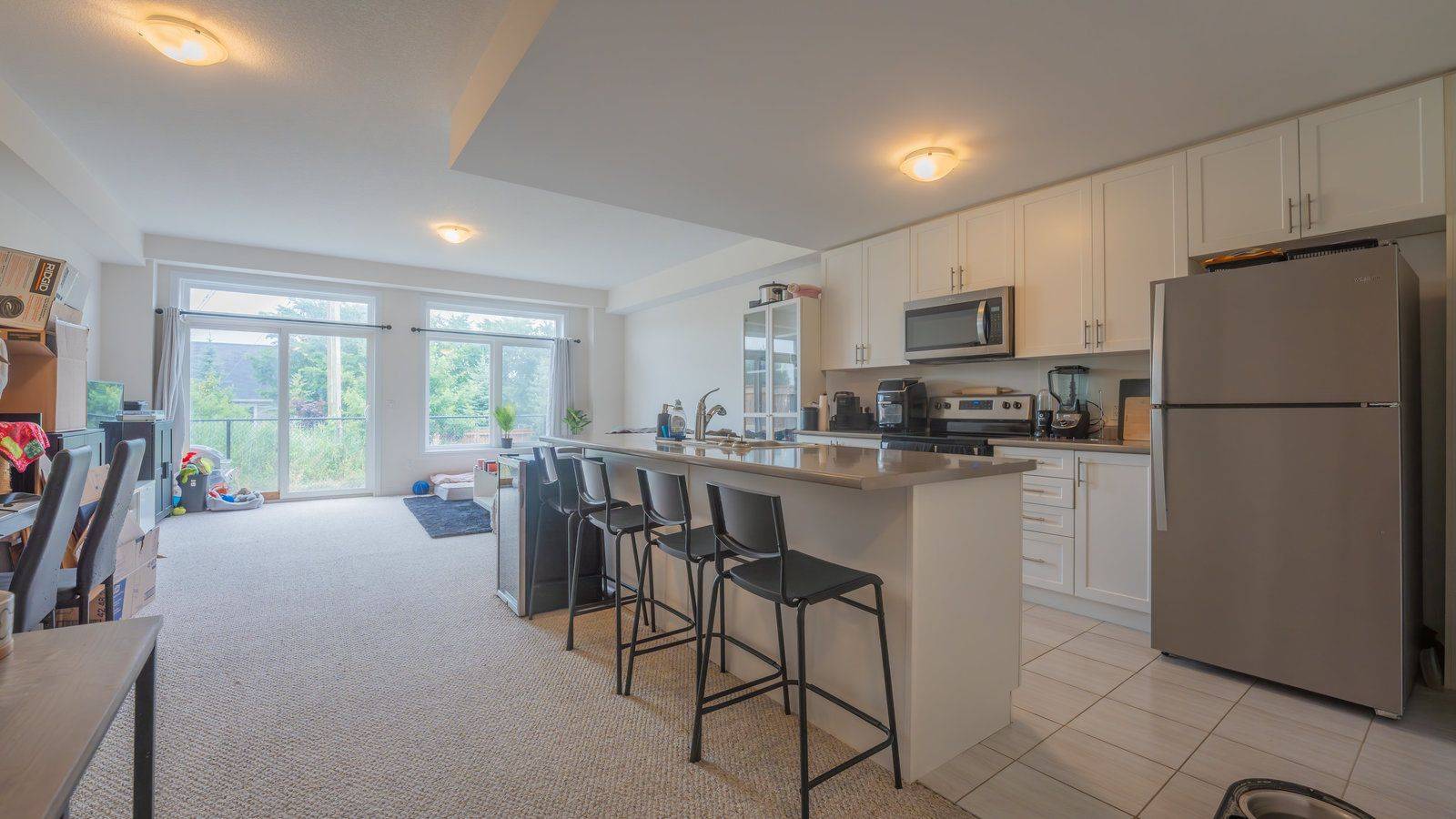 Brantford, ON N3T 6P9,77 Diana AVE #3