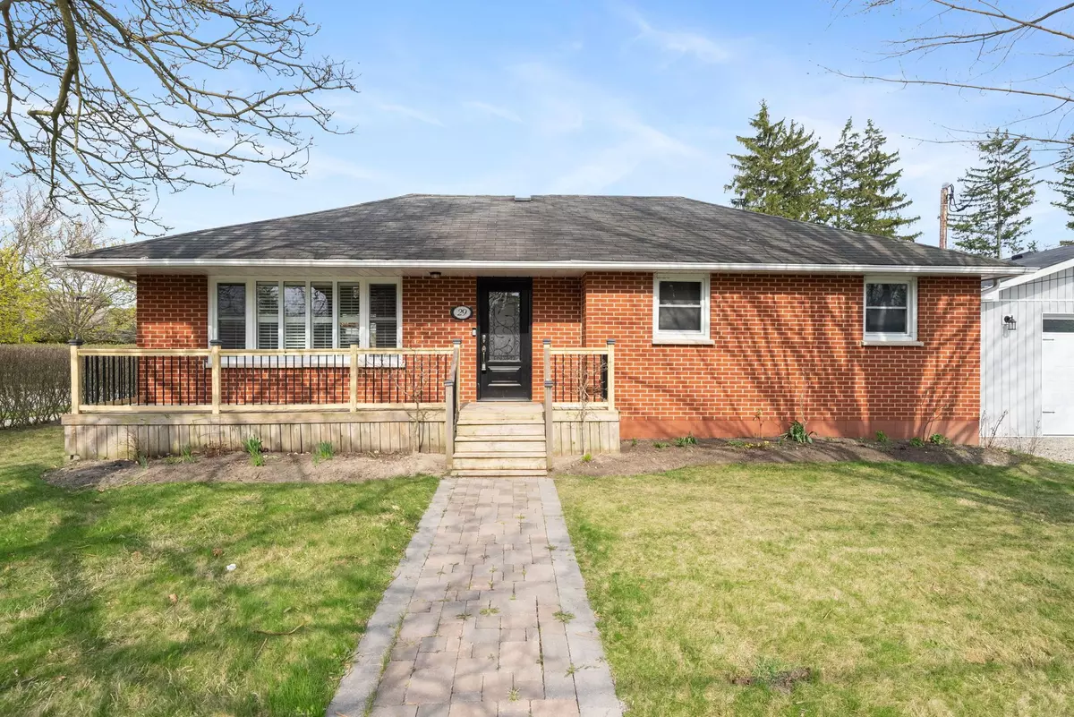 Whitby, ON L1M 1C5,29 Queen ST