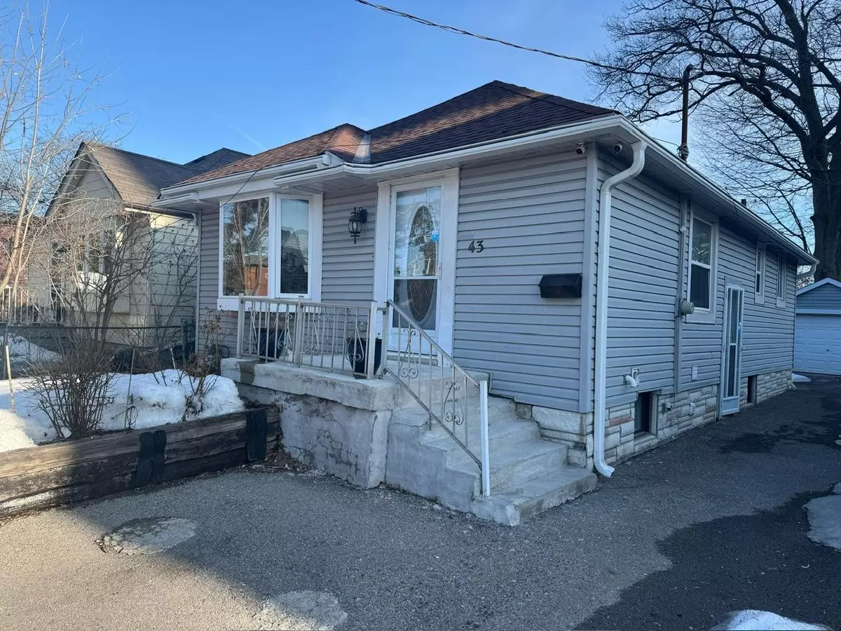 Toronto W04, ON M6M 3A3,43 Harding AVE