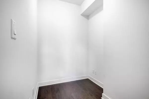 Toronto C03, ON M4R 1B9,58 Orchard View BLVD #2002