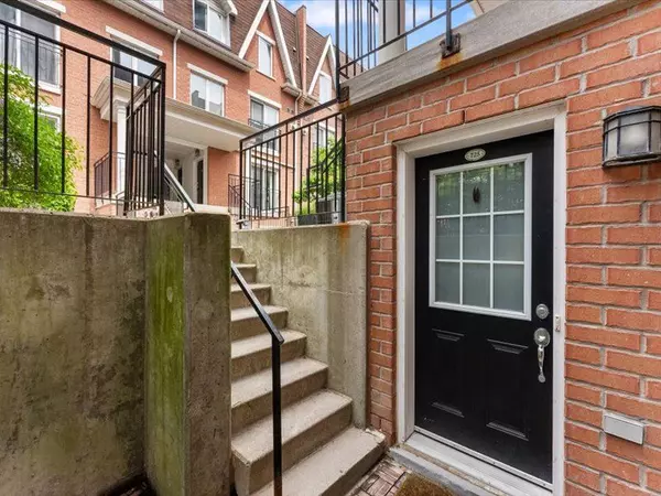 Toronto W01, ON M6K 1X2,10 Laidlaw ST #Th725