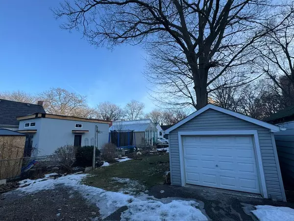 Toronto W04, ON M6M 3A3,43 Harding AVE