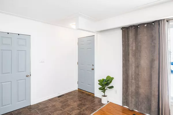 Hamilton, ON L8J 3B8,725 Mud ST E