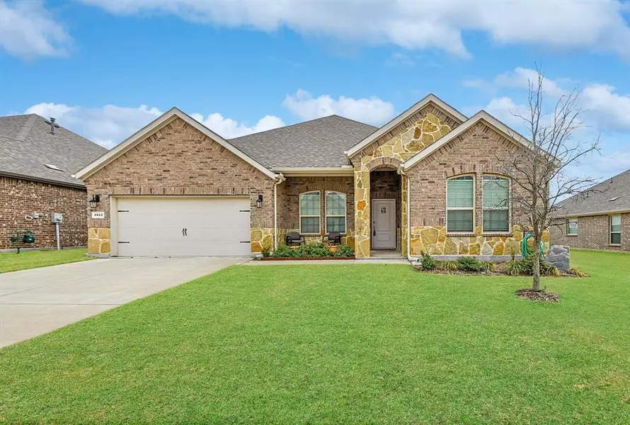 3512 Tunnel Avenue, Aubrey, TX 76227