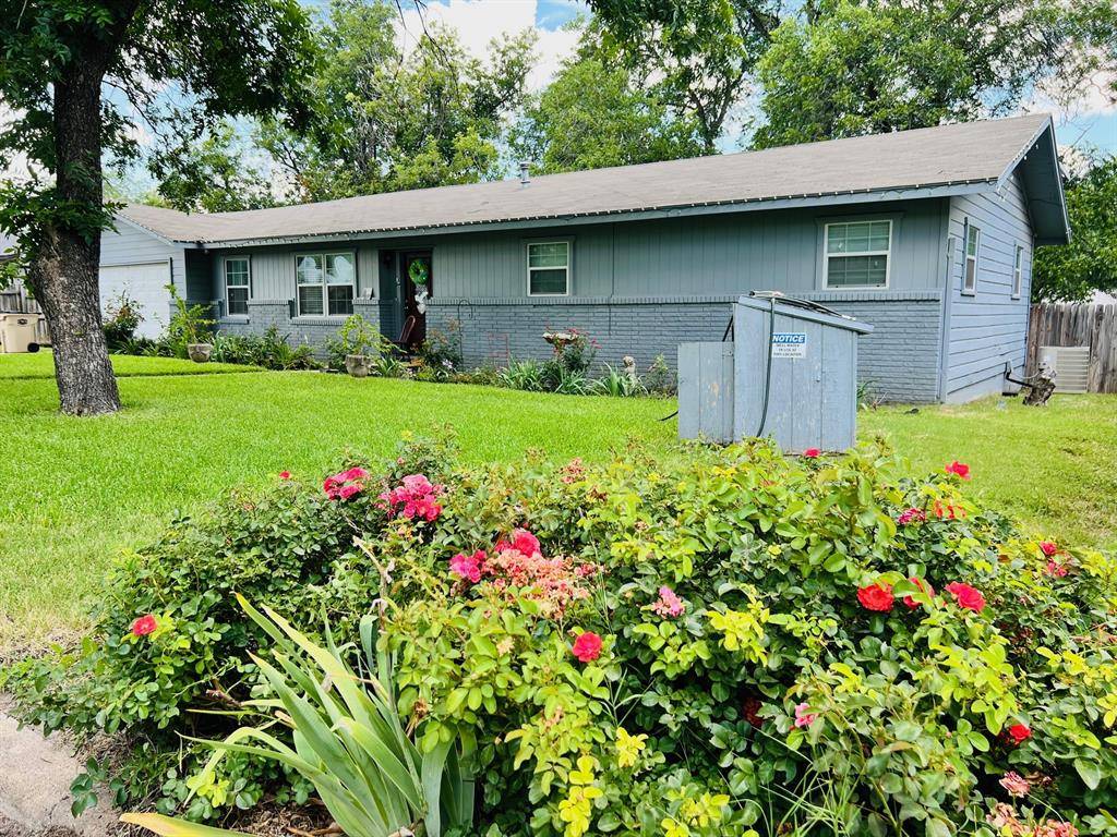 Comanche, TX 76442,306 Sunset Drive