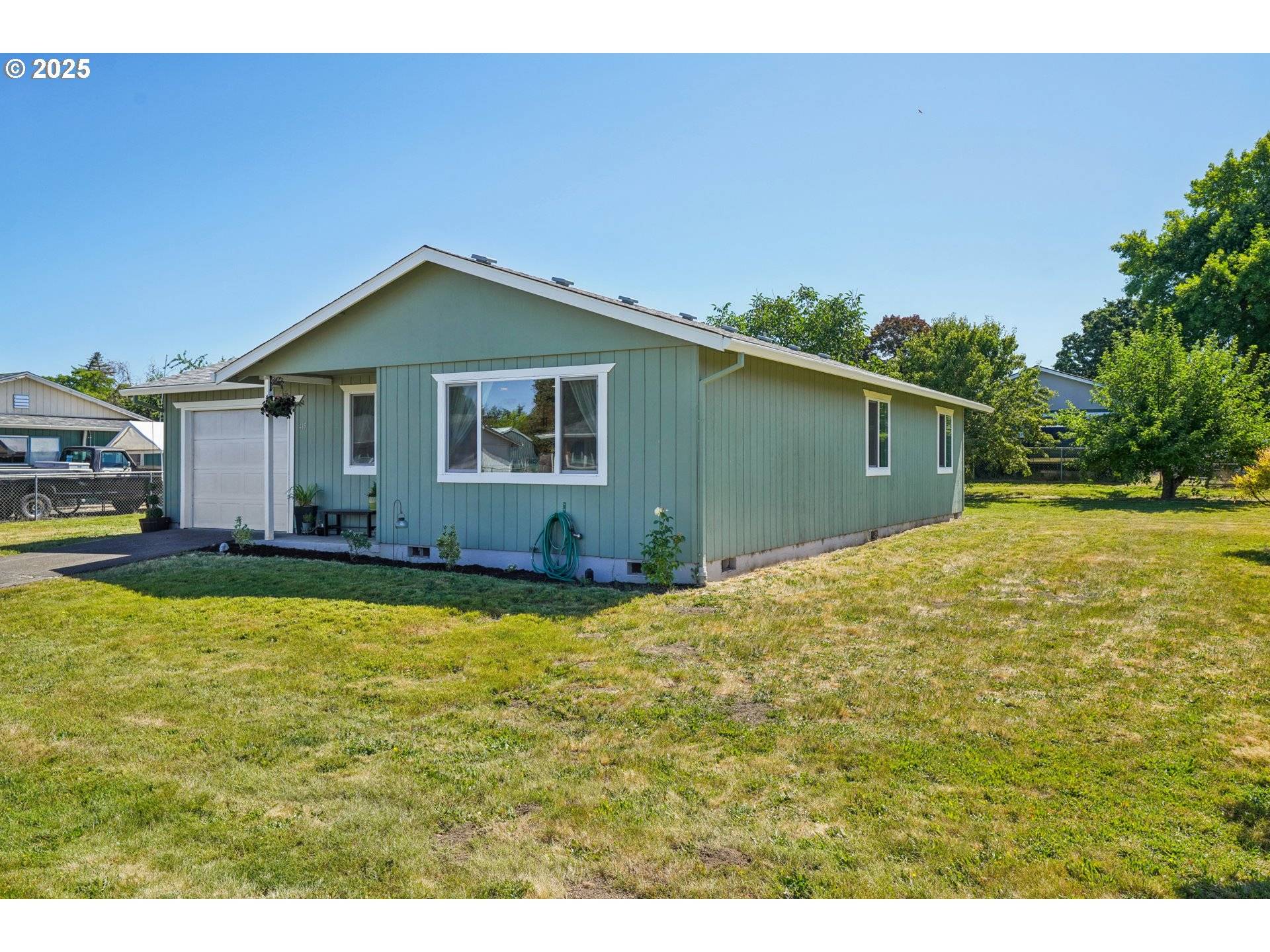 Molalla, OR 97038,415 CAROL CT