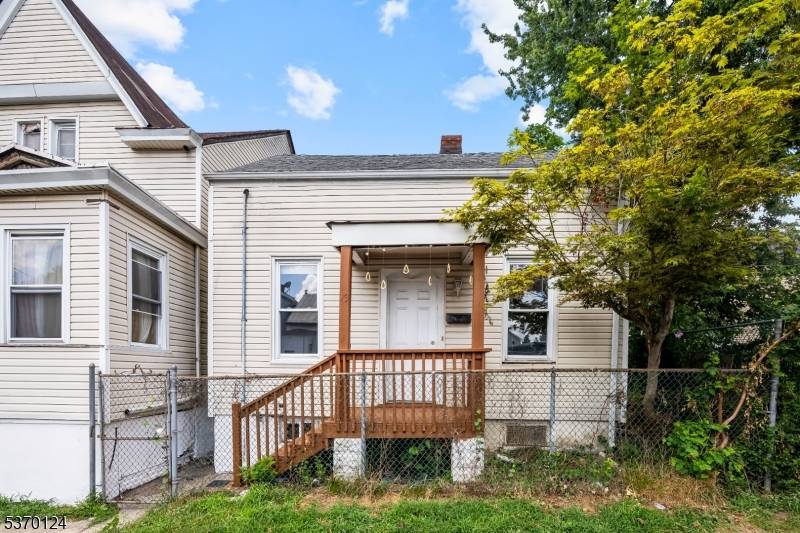 73 N 6Th St, Paterson City, NJ 07522