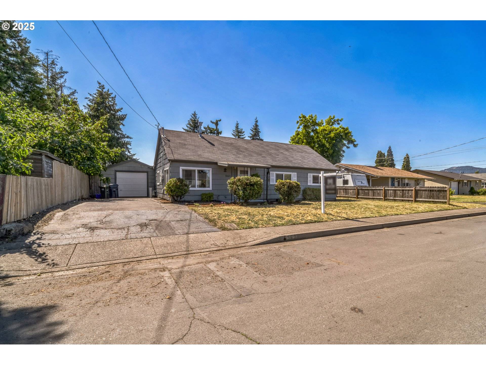 560 39TH ST, Springfield, OR 97478